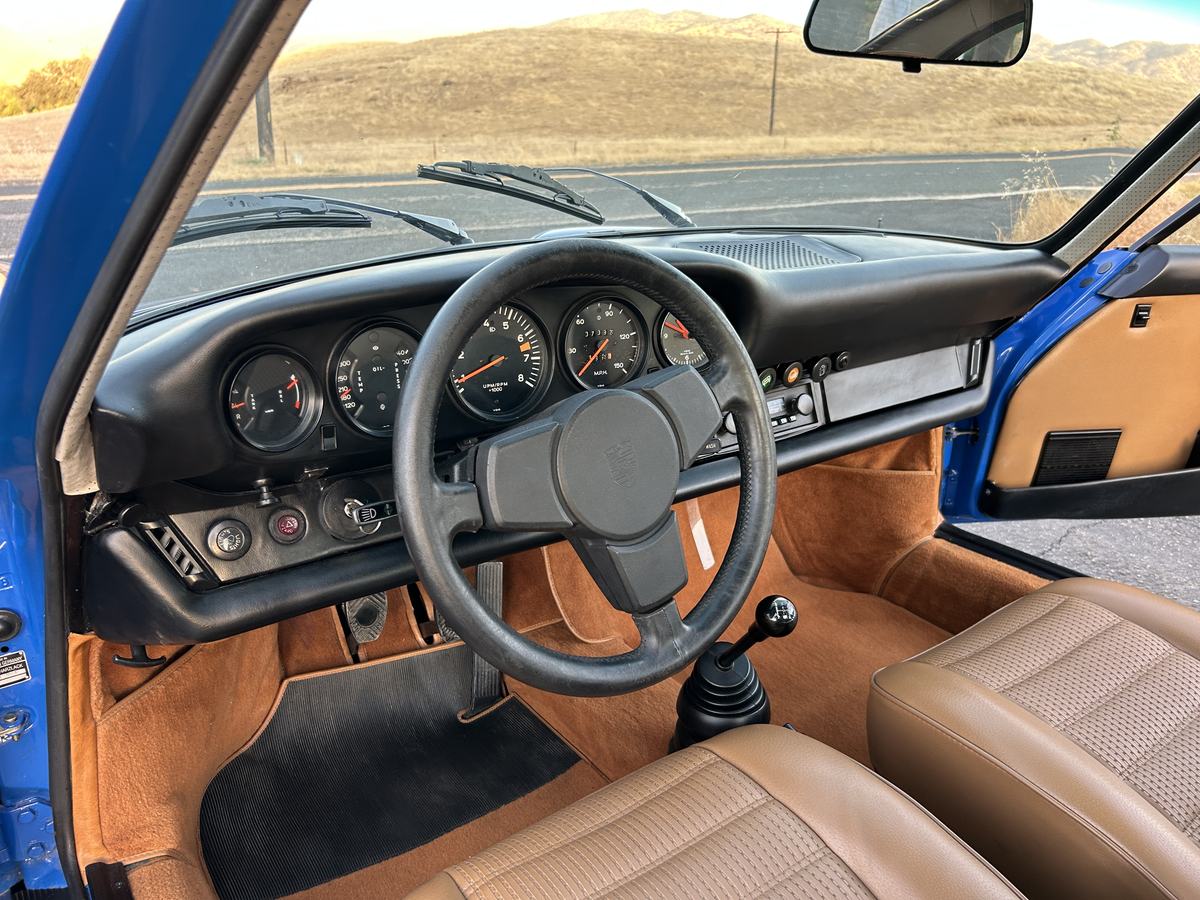 1974 Porsche 911 Carrera detail